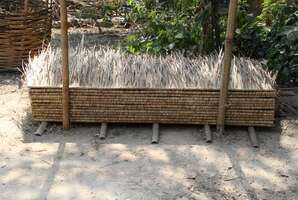ไพหญ้าคา ทำจากหญ้าคาตากแห้ง ใช้มุงเป็นหลังคา