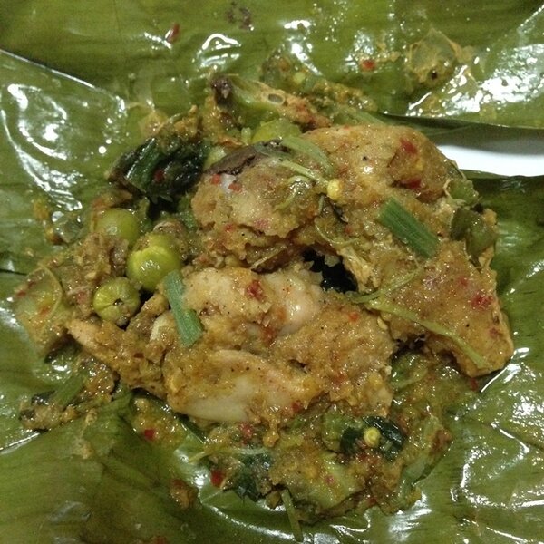 อาหารพื้นบ้านภาคเหนือ ห่อนึ่งไก่