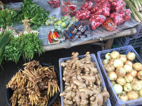 ตลาดสดศรีสะเกษ ตลาดสดเทศบาลตำบลกำแพง ผักพื้นบ้าน