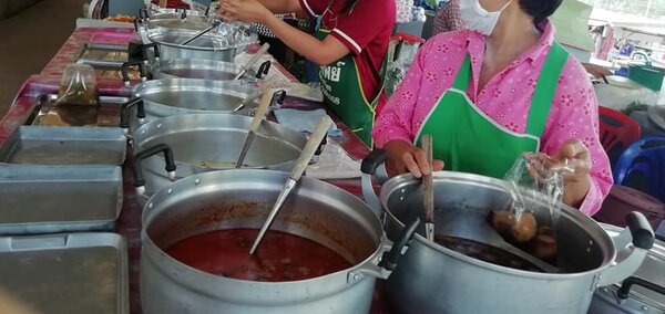 ตลาดสดในร้อยเอ็ด ร้านกับข้าวปรุงสุก