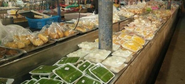 ตลาดขายของสด ร้านขนมหวาน