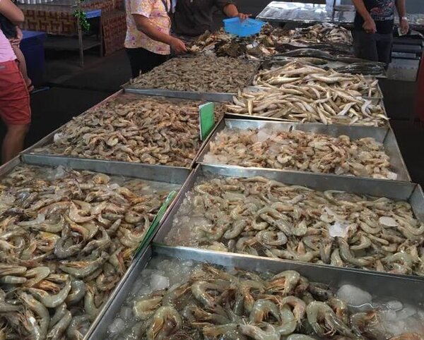ตลาดเจริญสุข จันทบุรี ร้านของทะเล