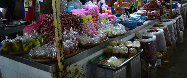 ตลาดสดสมเด็จ หรือ ตลาดสดเทศบาลตำบลสมเด็จ ร้านขายพริก เครื่องปรุง