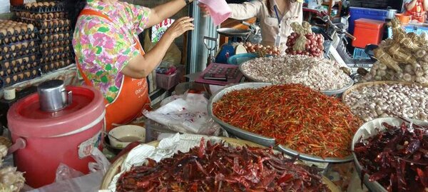 ตลาดสดตาก ตลาดร้อยโทล้วน ร้านขายพริกแห้ง