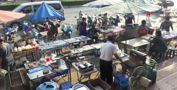 ตลาดสดเทศบาลวิหารแดง ตลาดสดสระบุรี ร้านขายอาหารปรุงสุก