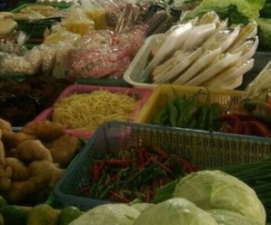 ตลาดเช้าพังงา ตลาดเขาหลัก-บางเนียง ใกล้กับ บขส.เขาหลัก