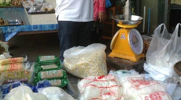 ตลาดสดเทศบาลปทุมธานี ตลาดเช้า ปทุมธานี ร้านขายเส้นก๋วยเตี๋ยว