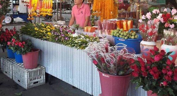 ตลาดสดเทศบาลตำบลประโคนชัย ร้านดอกไม้