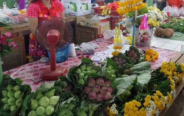 ตลาดศรีพนมมาศ ตลาดสดเทศบาลศรีพนมมาศ ร้านดอกไม้