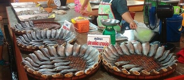 ตลาดเจริญสุข จันทบุรี ร้านปลาแดดเดียว