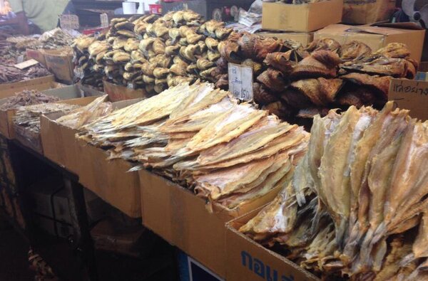 ตลาดต้นลำไย เชียงใหม่ ร้านปลาแห้ง