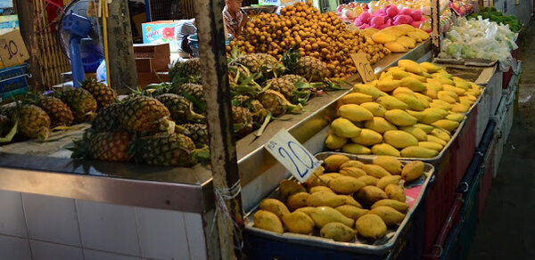 ตลาดเช้า กาฬสินธุ์ ตลาดสดเทศบาลตำบลสมเด็จ ร้านผลไม้