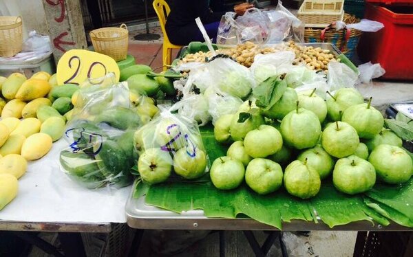 ตลาดชุกโดน ร้านผลไม้