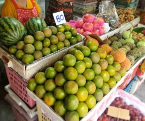 ตลาดสดธนบุรี ตลาดอยู่ใกล้กับสนามหลวง 2