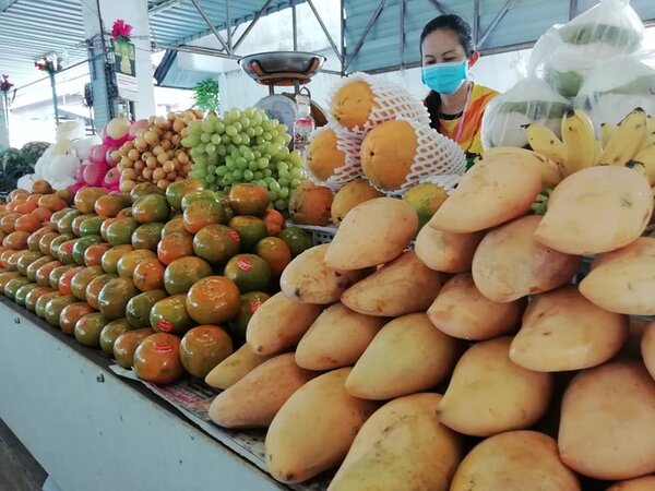 ตลาดสดเทศบาลตำบลเมืองสรวง ร้านผลไม้