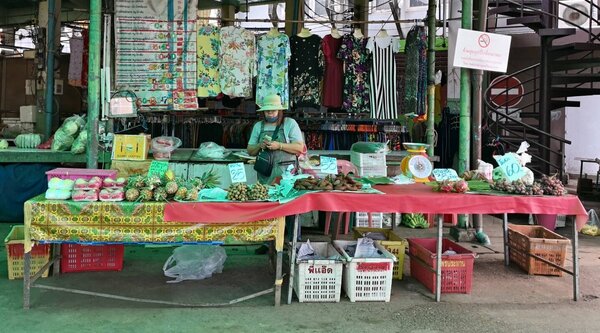 ตลาดเช้าอุตรดิตถ์ ตลาดสดเทศบาลศรีพนมมาศ ร้านผลไม้