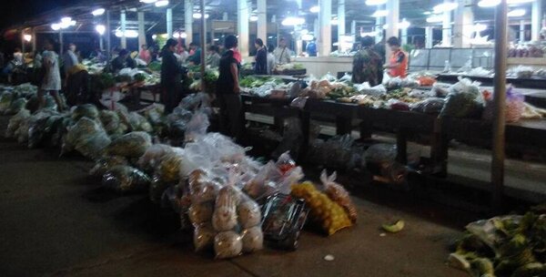 ตลาดสดเทศบาลป่าติ้ว ร้านผัก