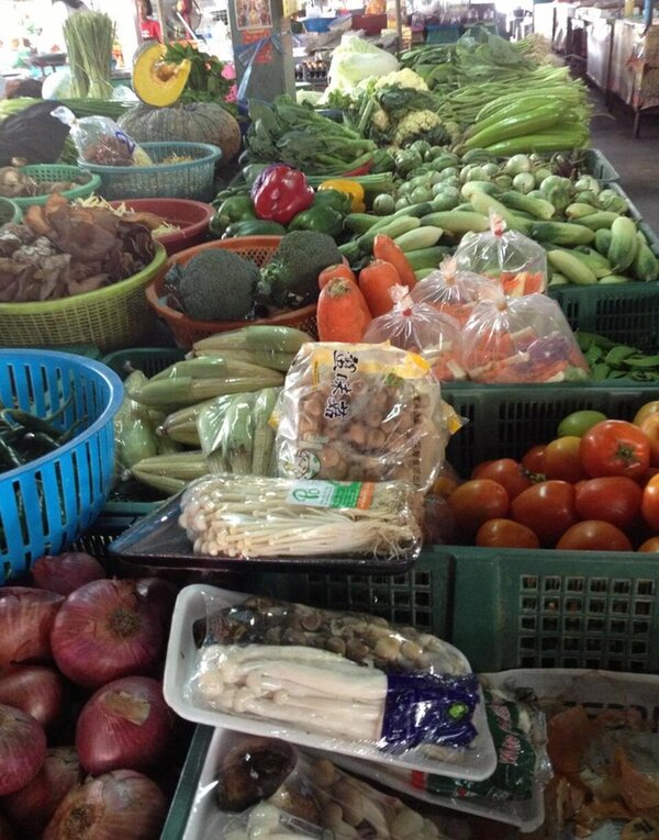 ตลาดสดท่ายาง เพชรบุรี ร้านผัก