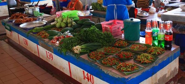 ตลาดสดกุดบาก ตลาดสดเทศบาลตำบลกุดบาก ร้านผักพื้นบ้าน