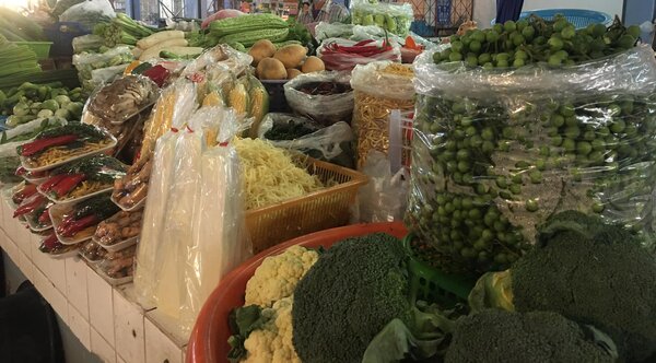 ตลาดบัวหลวงธานี ร้านผักสด