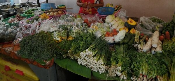 ตลาดน้อยรื่นรมย์ ร้านผักสด ผักพื้นบ้าน