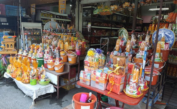 ตลาดหางดง เชียงใหม่ ร้านสังฆภัณฑ์