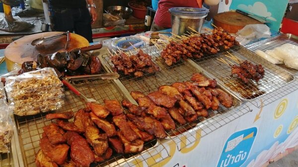 ตลาดสดเมืองสุรินทร์ ร้านหมูปิ้ง