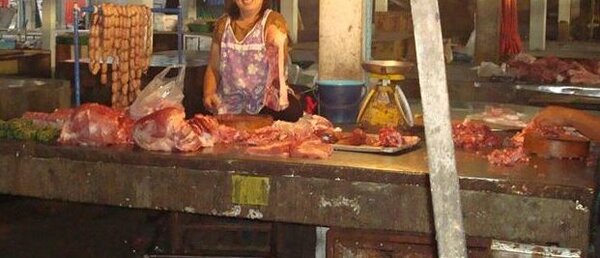 ตลาดสดเทศบาลจตุรพักตรพิมาน ร้านหมูสด