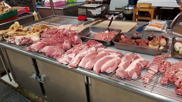 ตลาดอุดมสุข กบินทร์บุรี ร้านหมูสด
