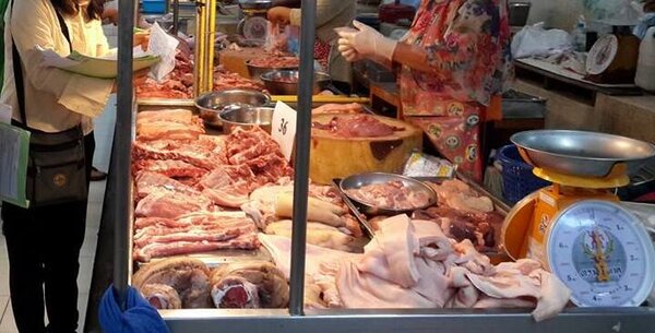 ตลาดเช้าประตูเชียงใหม่ ร้านหมูสด