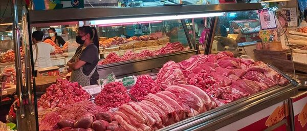 กาดธานินทร์ ร้านหมูสด