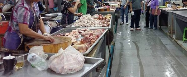 ตลาดต้นลำไย เชียงใหม่ ร้านหมูสด