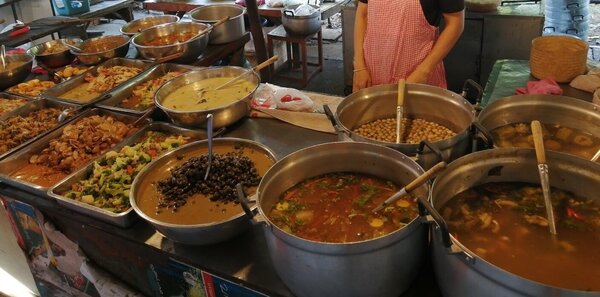 ตลาดสดเมืองสุรินทร์ ร้านอาหารปรุงสุก