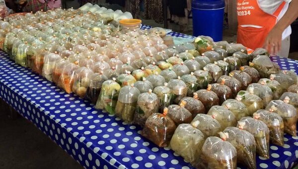 ตลาดสด จันทบุรี ตลาดเจริญสุข ร้านอาหารปรุงสุก