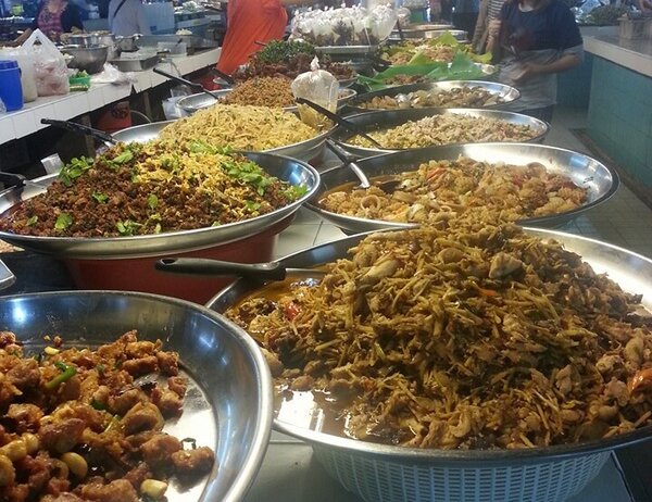 กาดธานินทร์ เชียงใหม่ ร้านอาหารปรุงสุก