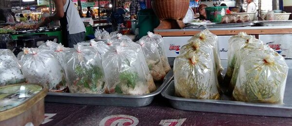 ตลาดเช้า อุบลราชธานี ตลาดสดเทศบาลตำบลน้ำยืน ร้านอาหารปรุงสุก