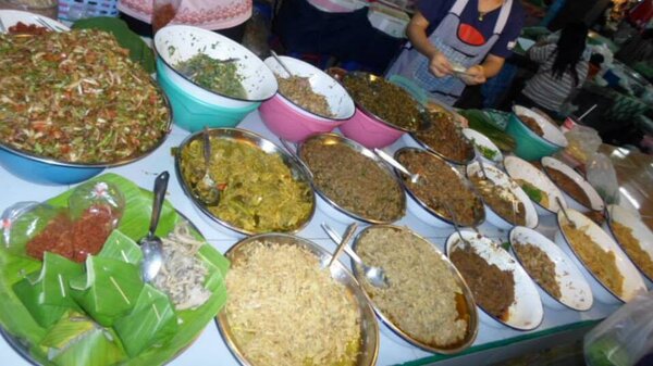 ตลาดประตูเชียงใหม่ ร้านอาหารพื้นเมือง