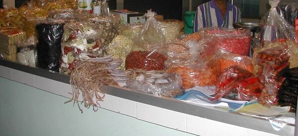 ตลาดขายของสด ร้านอาหารแห้ง อาหารแปรรูป