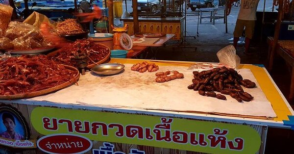 ตลาดสดในร้อยเอ็ด ร้านเนื้อแห้ง