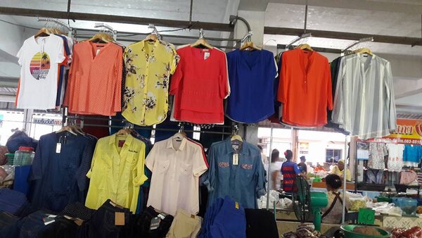 ตลาดสดเทศบาลดอนสัก ร้านเสื้อผ้า