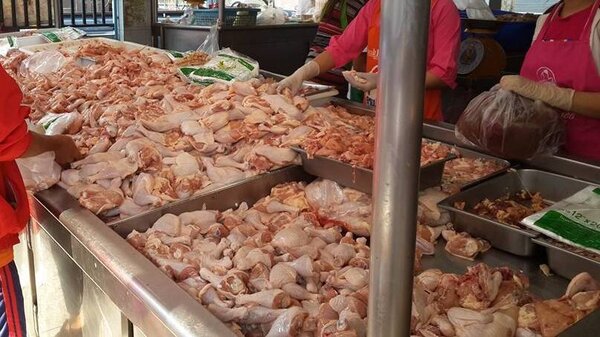 ตลาดเช้าประตูเชียงใหม่ ร้านไก่สด