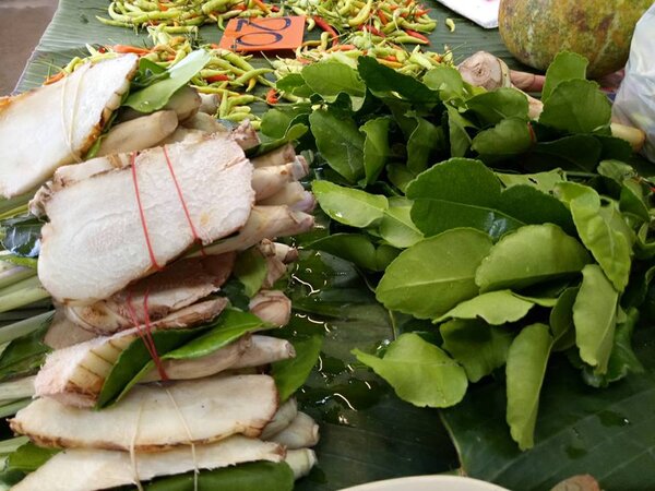ตลาดสดพรเพชร ตลาดสดมุกดาหาร ผักสมุนไพร