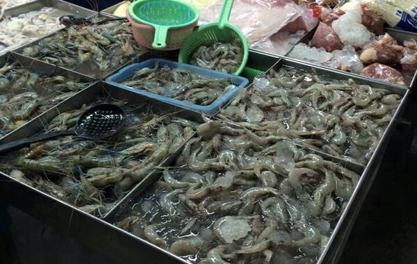 ตลาดต้นยาง ลำปาง ตลาดสดลำปาง ร้านของทะเล