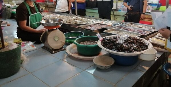 ตลาดสดจังหวัดตราด ตลาดสดเทศบาลตำบลบ่อพลอย ร้านของทะเล