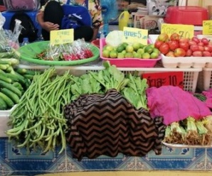 ตลาดเช้าเมืองตราด ตลาดสดเทศบาลตำบลบ่อพลอย อยู่ติดกับถนนเทศบาล 3