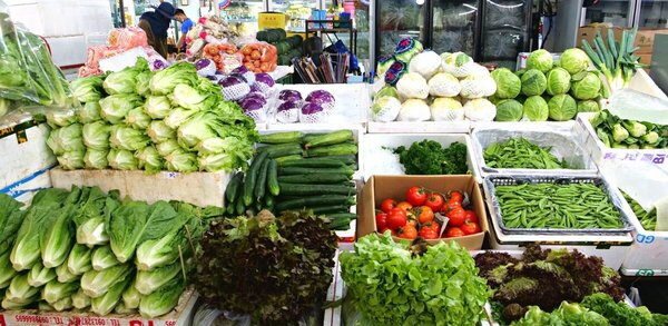สินค้าในตลาดไท ตลาดค้าส่งผัก ผลไม้ ร้านขายผัก