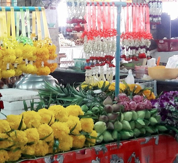 ตลาดสดนครราชสีมา ตลาดเทศบาลตำบลขามทะเลสอ ร้านดอกไม้