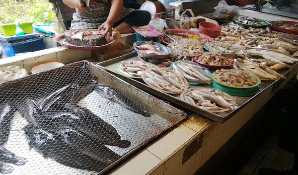 ตลาดสดสตูล ตลาดสดเทศบาลตำบลทุ่งหว้า ร้านปลา