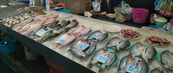 ตลาดเอ.ซี ลำลูกกา ร้านปลาสด