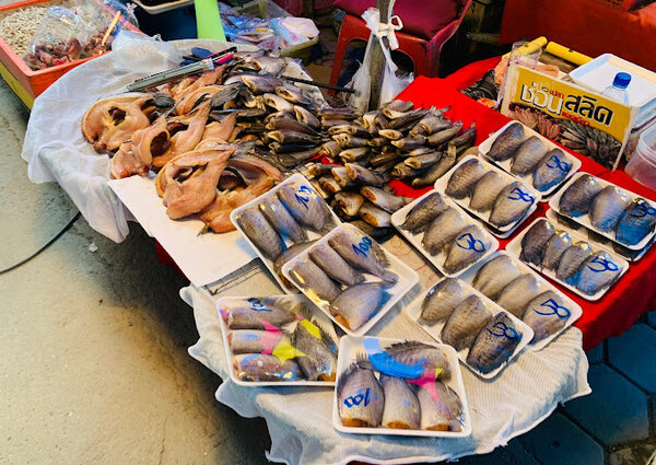 กาดเจดีย์แม่ครัว ตลาดสดเชียงใหม่ ร้านปลาแดดเดียว